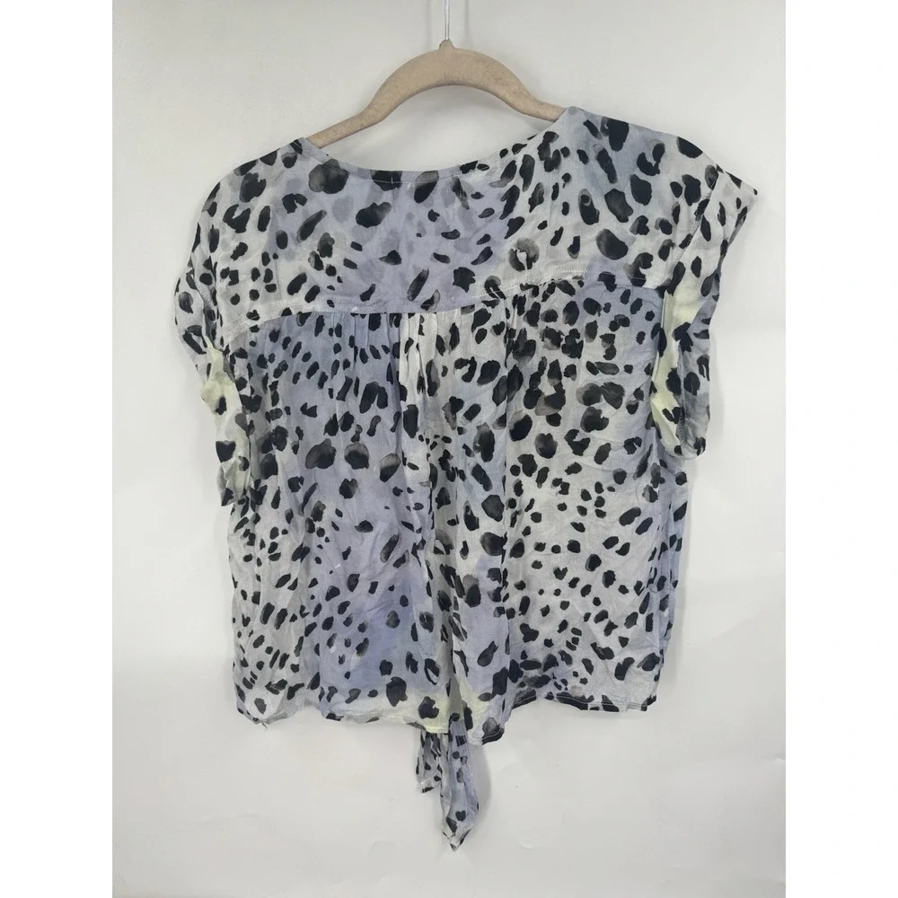Bella Dahl Animal Print Button Blouse Women M Blue Preppy Bohemian Tie Bottom - Picture 2 of 8